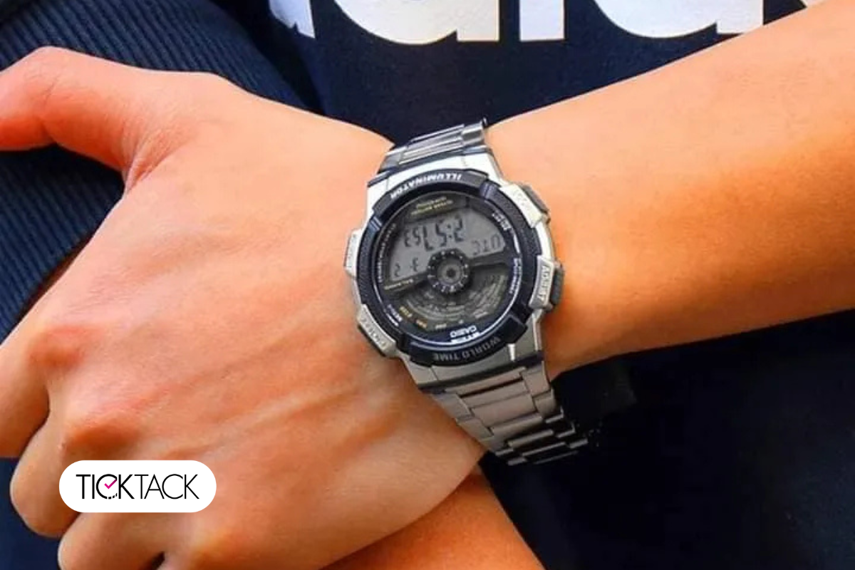 ساعت کاسیو  بند استیل روی دست