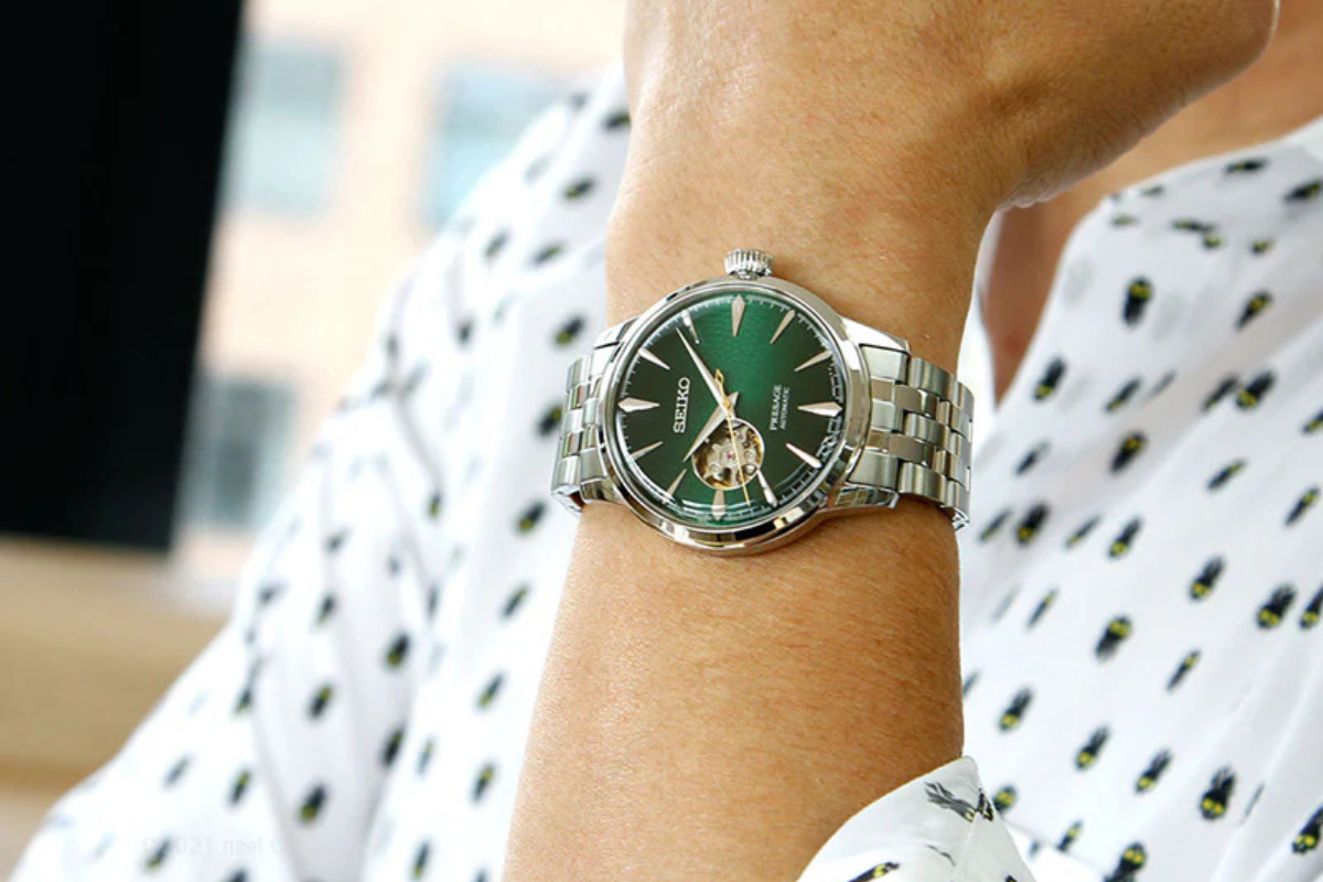 ساعت پرساژ قلب باز روی دست