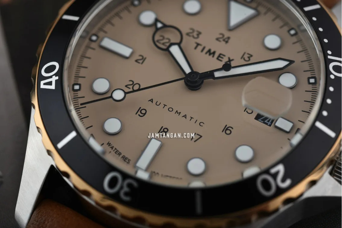 ساعت تایمکس بند چرمی